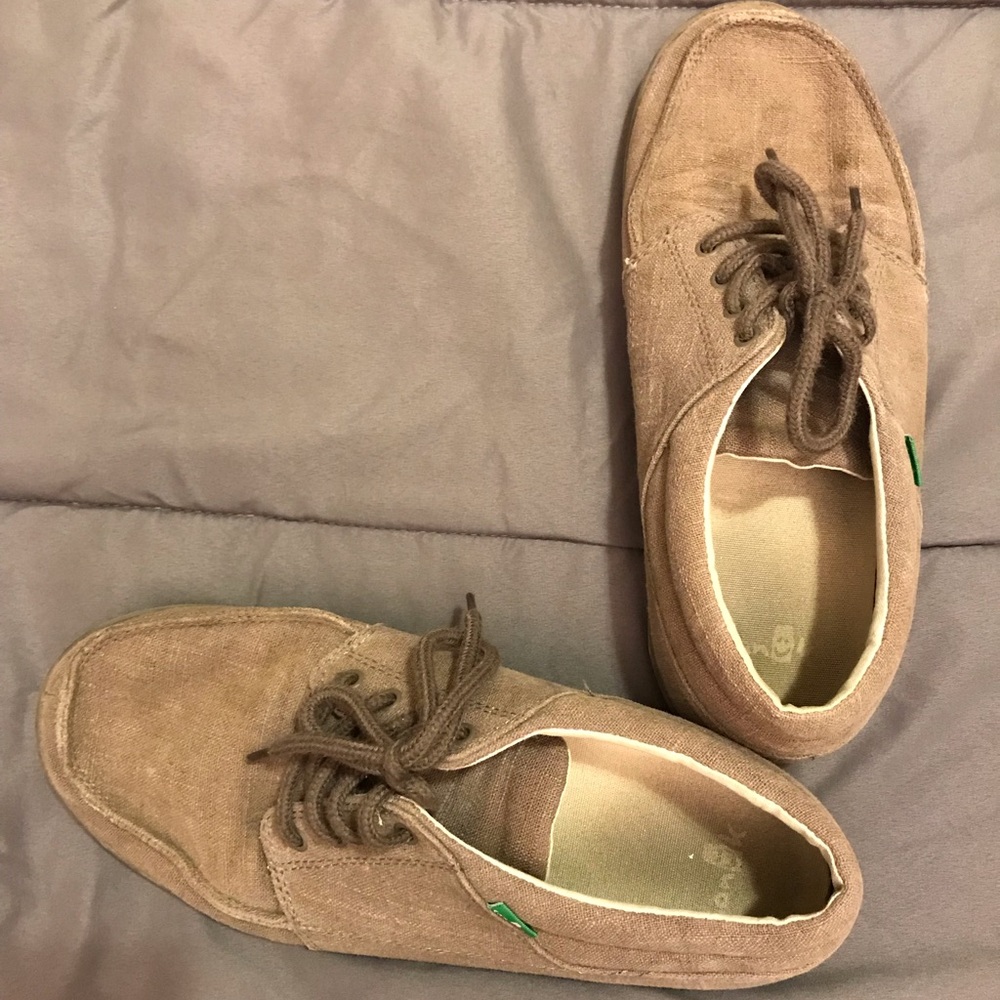 Sanuk flat bottoms